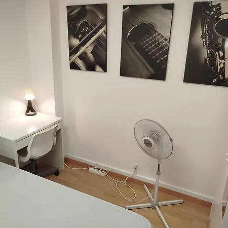 Sunny Double Bed Metro L5 - L1 * Barcelona