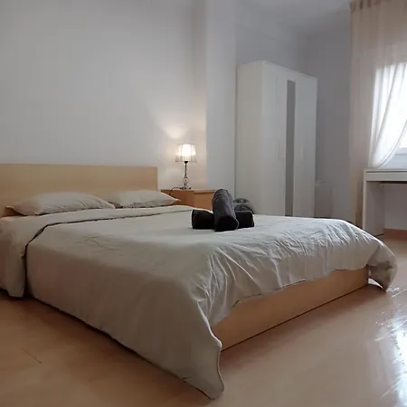 Hostel Sunny Double Bed Metro L5 - L1 *